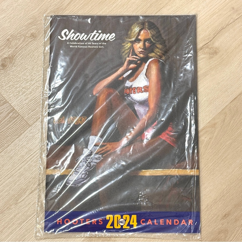 HOOTERS 2024 Calendar and Can Collie Combo Set NWT - Picture 5 of 13